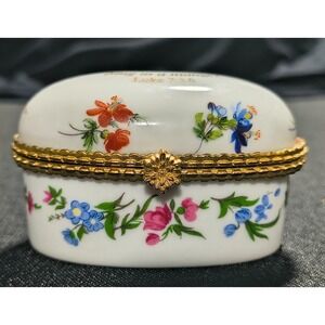 Oval Porcelain Trinket Box, Luke 2:16 Verse on top, White with‎ Flowers